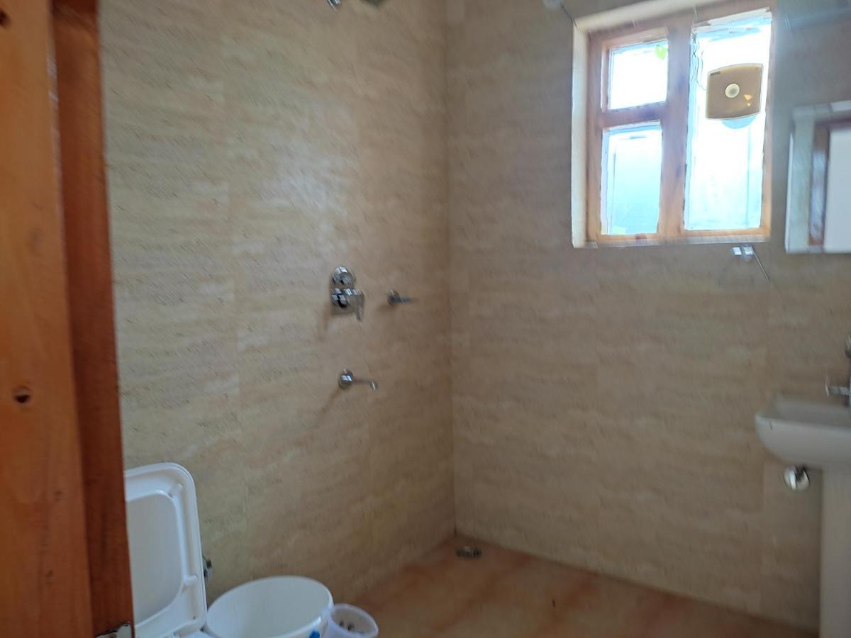 Madpackers Mcleodganj Hostel Dharamshala Ngoại thất bức ảnh
