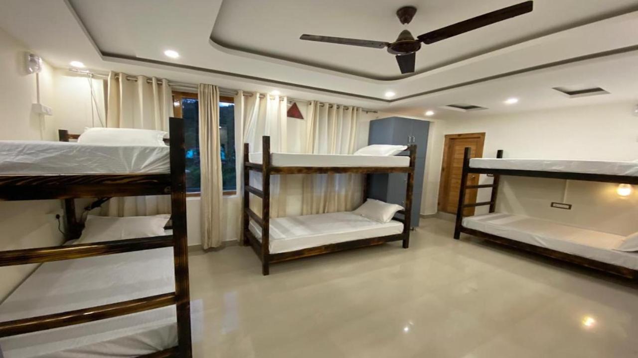 Madpackers Mcleodganj Hostel Dharamshala Ngoại thất bức ảnh